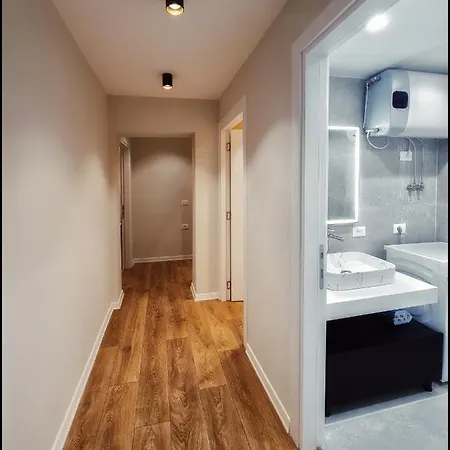 Adore - Modern Apartamento Tirana